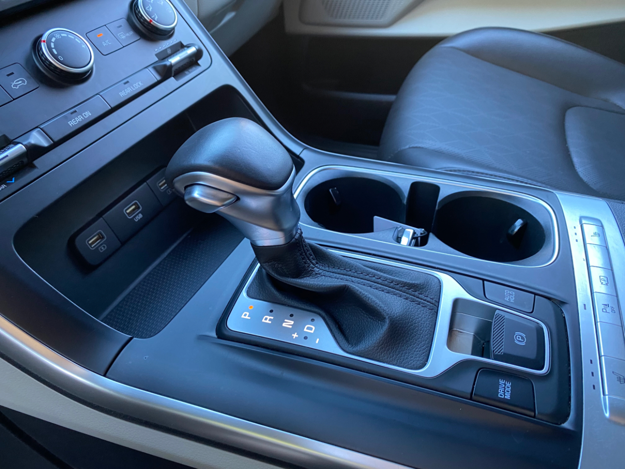 Kia Carnival LX FWD w/Seat Pkg 2024