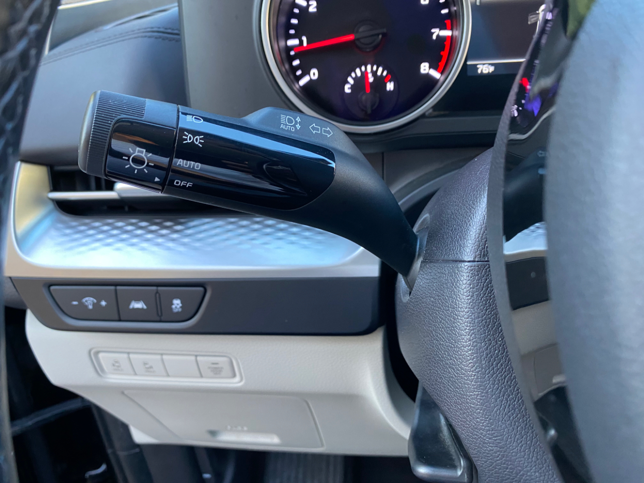 Kia Carnival LX FWD w/Seat Pkg 2024