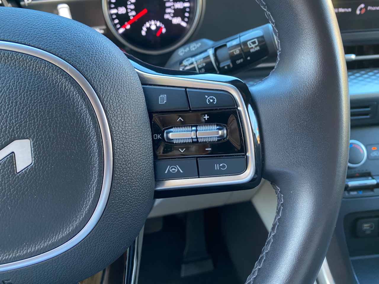 Kia Carnival LX FWD w/Seat Pkg 2024