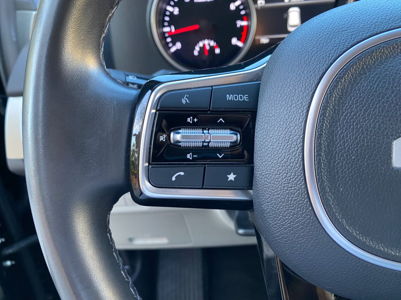 Kia Carnival LX FWD w/Seat Pkg 2024