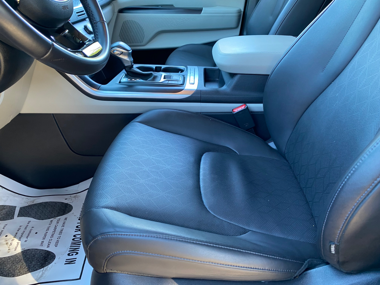 Kia Carnival LX FWD w/Seat Pkg 2024