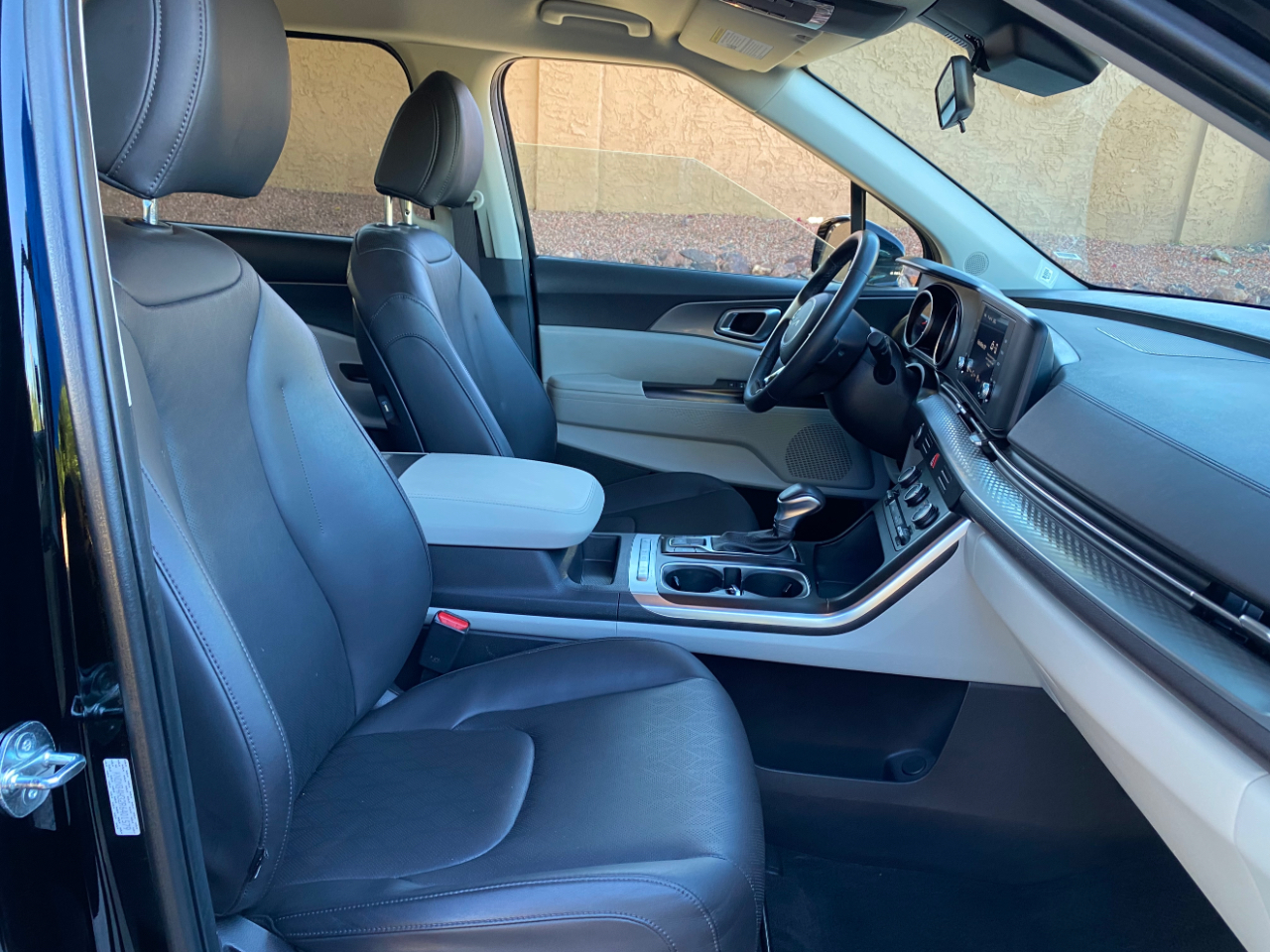 Kia Carnival LX FWD w/Seat Pkg 2024