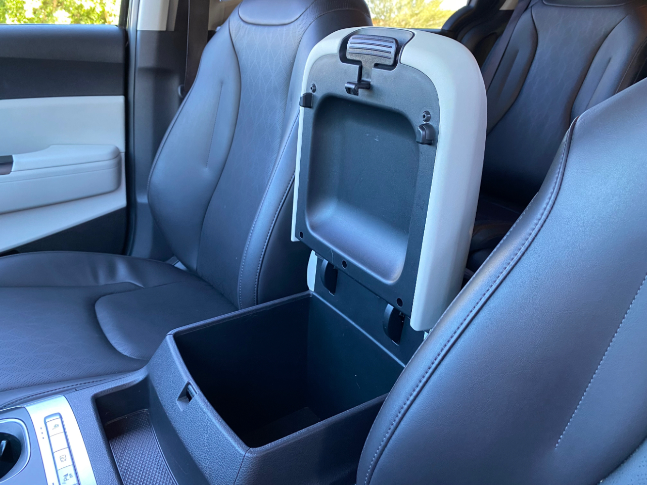 Kia Carnival LX FWD w/Seat Pkg 2024