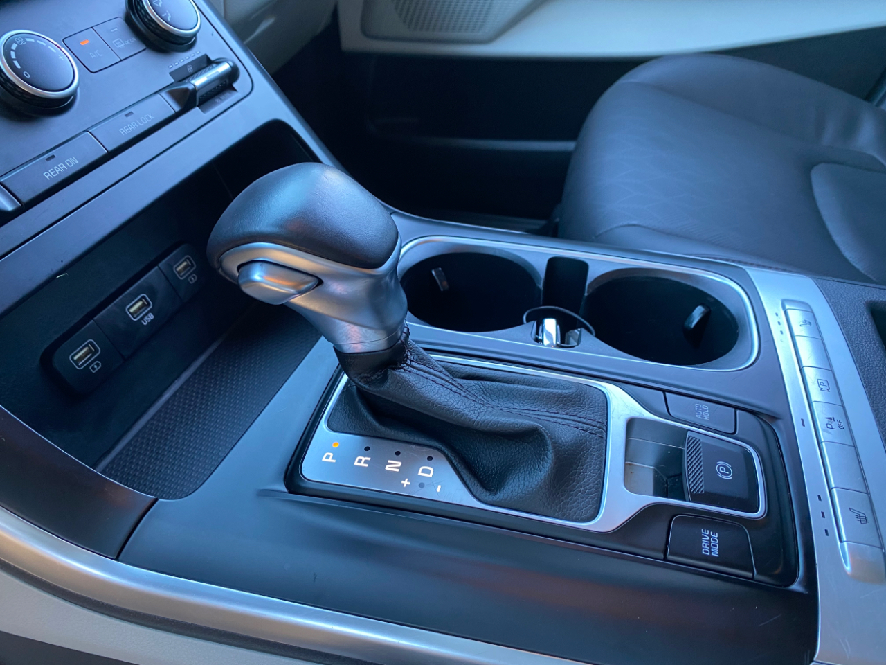 Kia Carnival LX FWD w/Seat Pkg 2024