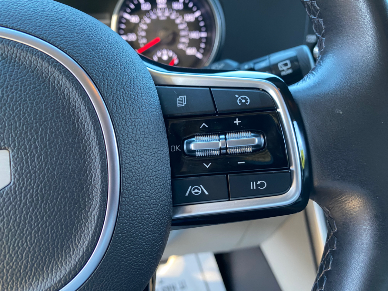 Kia Carnival LX FWD w/Seat Pkg 2024