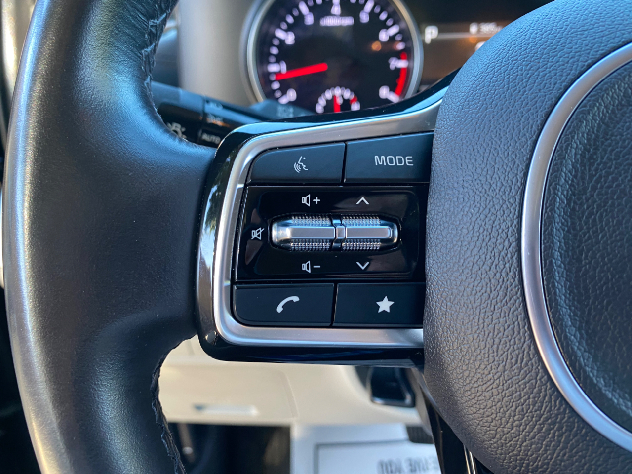 Kia Carnival LX FWD w/Seat Pkg 2024