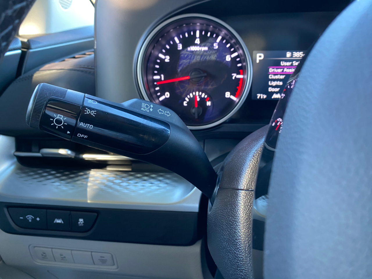 Kia Carnival LX FWD w/Seat Pkg 2024