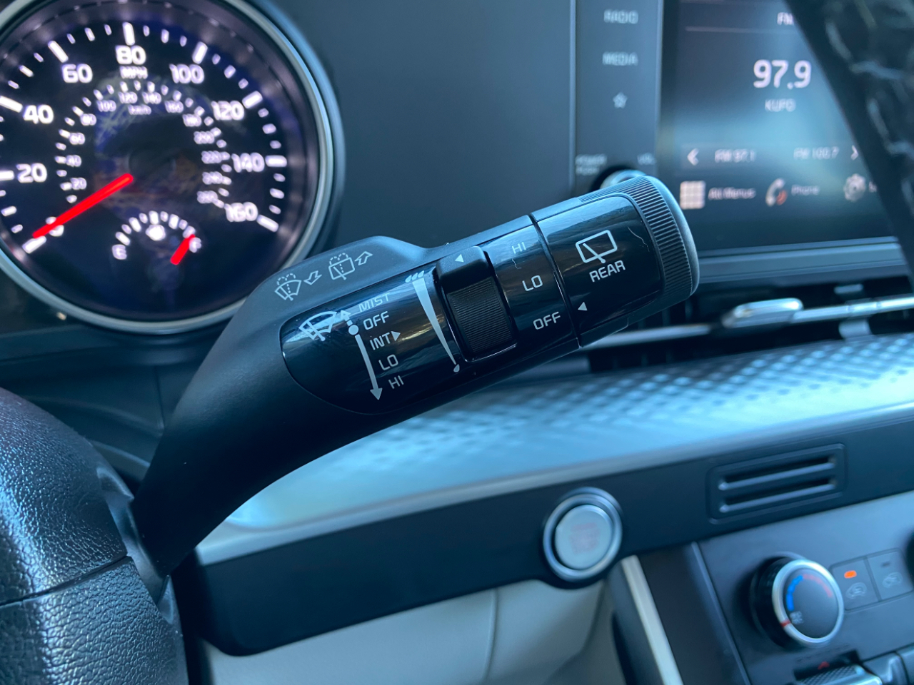 Kia Carnival LX FWD w/Seat Pkg 2024