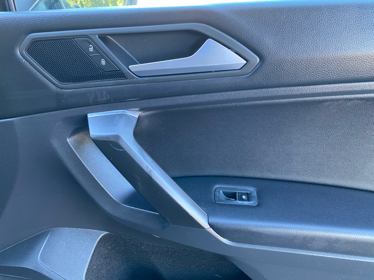 Volkswagen Tiguan 2.0T SE R-Line Black FWD 2021