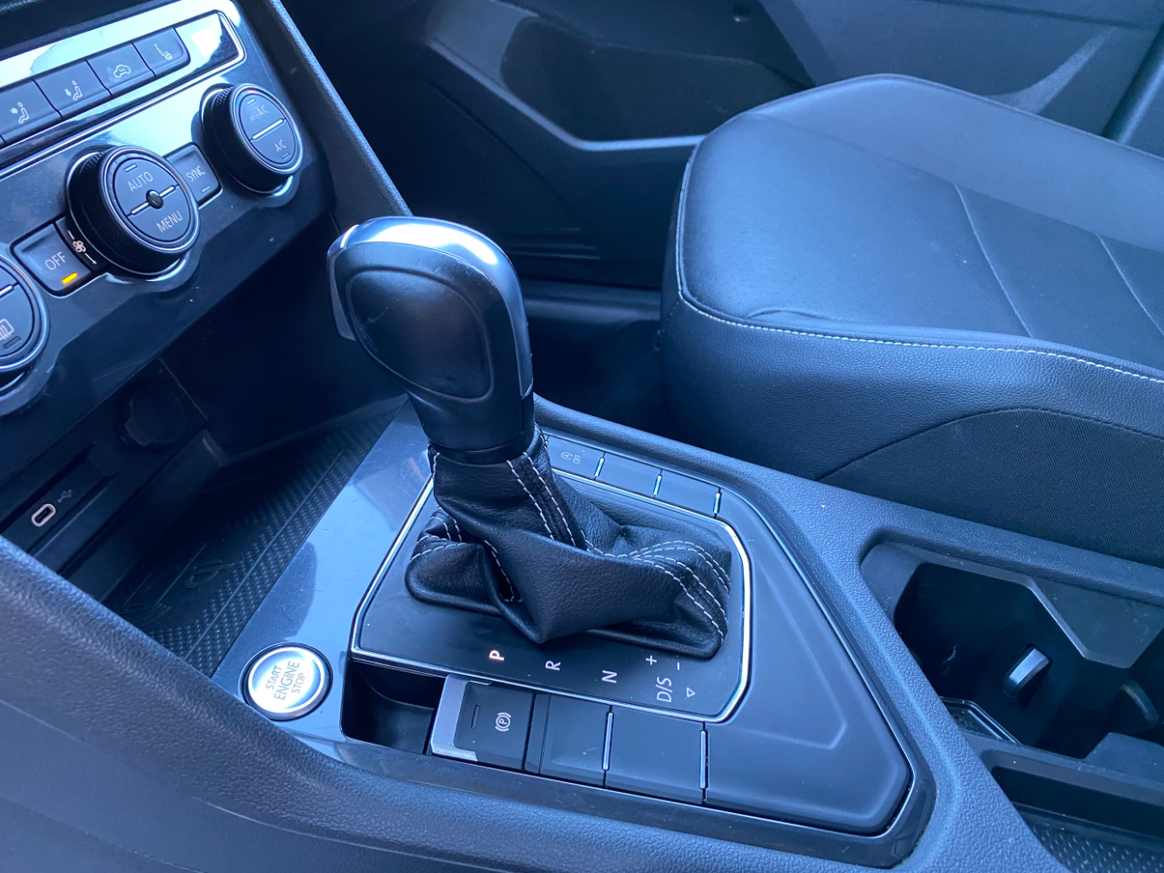 Volkswagen Tiguan 2.0T SE R-Line Black FWD 2021