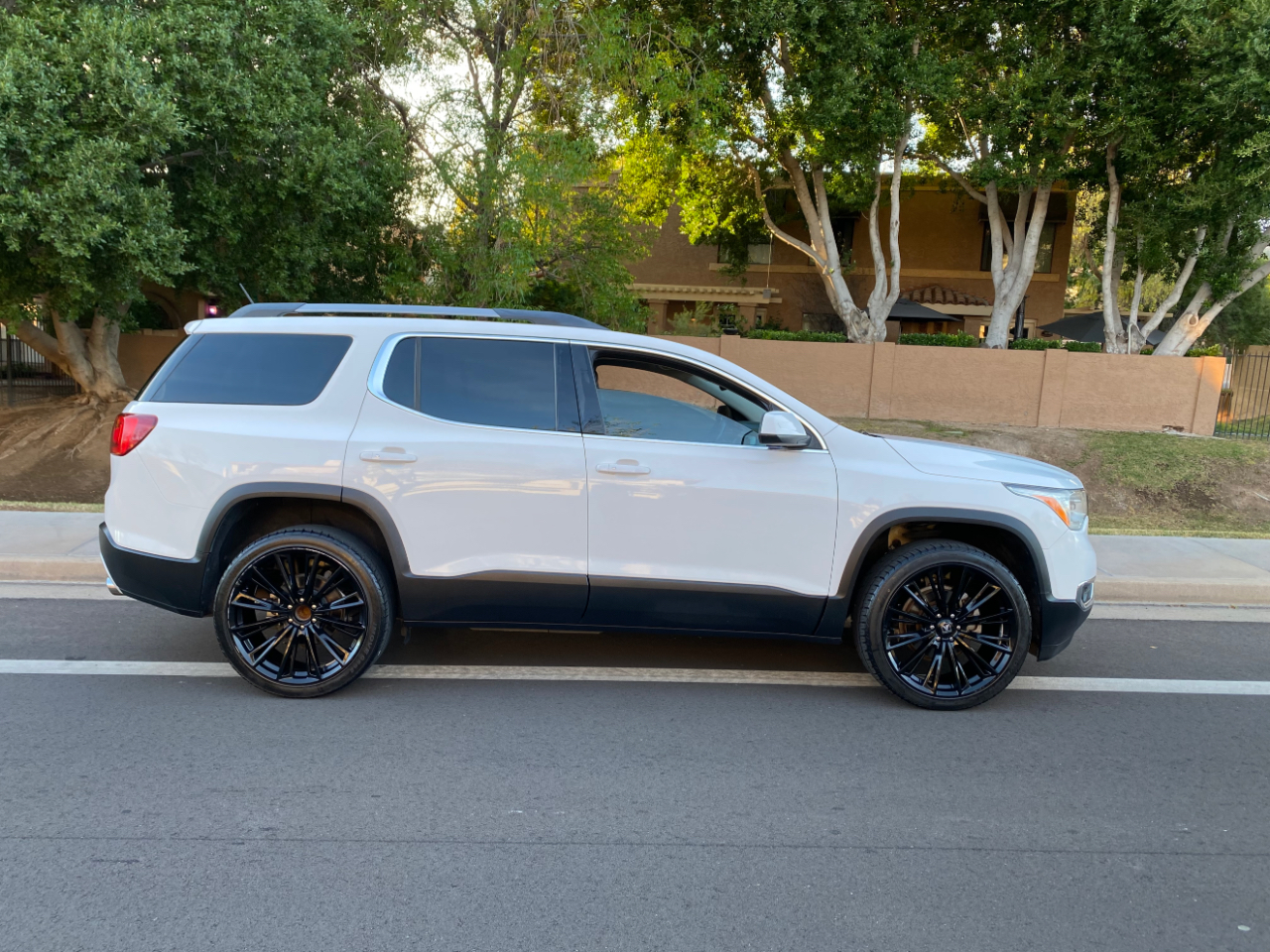 GMC Acadia FWD 4dr SLT w/SLT-1 2018