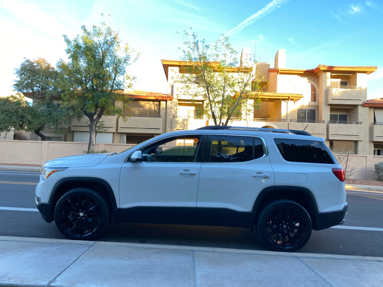 GMC Acadia FWD 4dr SLT w/SLT-1 2018