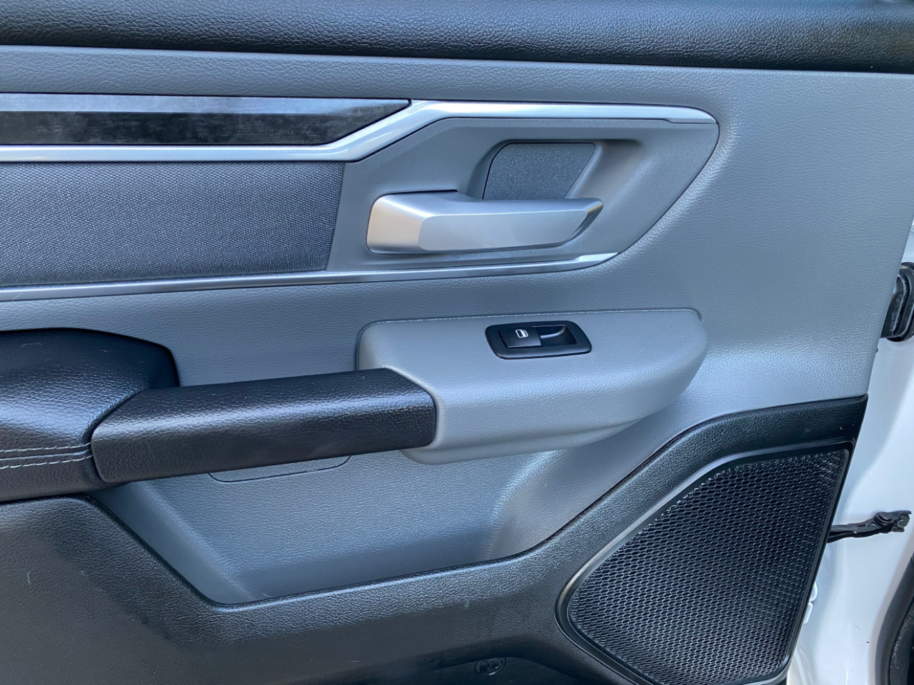 RAM 1500 Big Horn 4x2 Crew Cab 5'7" Box 2021