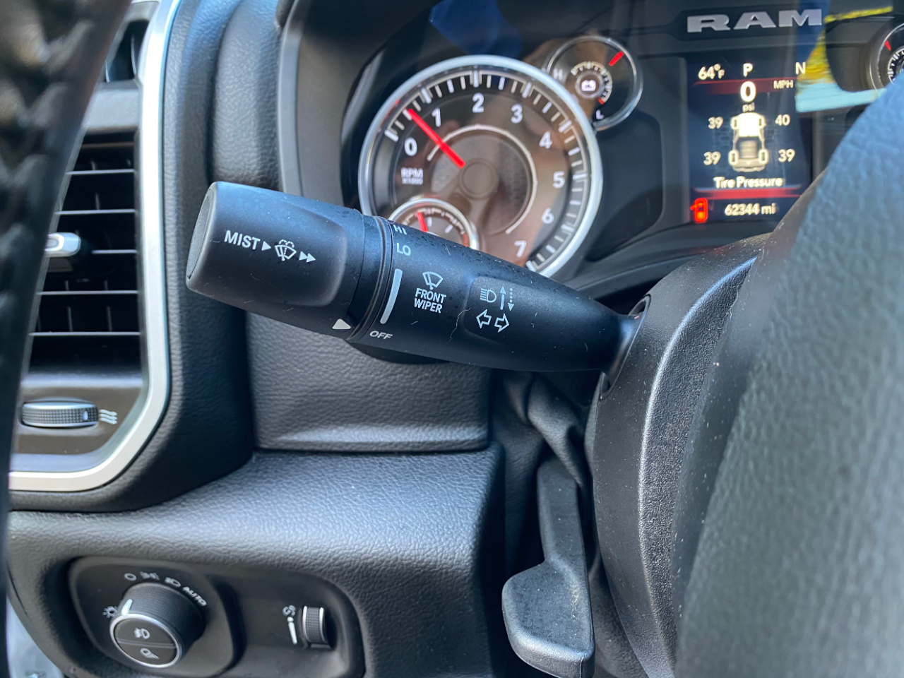 RAM 1500 Big Horn 4x2 Crew Cab 5'7" Box 2021