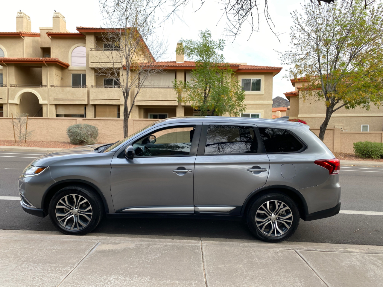 Mitsubishi Outlander ES FWD 2017