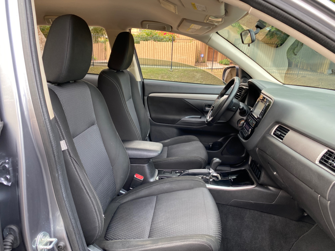 Mitsubishi Outlander ES FWD 2017