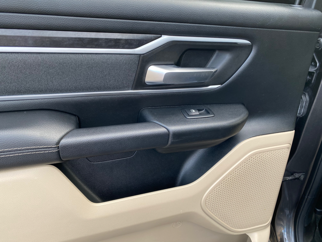 RAM 1500 Big Horn 4x2 Crew Cab 5'7" Box 2021