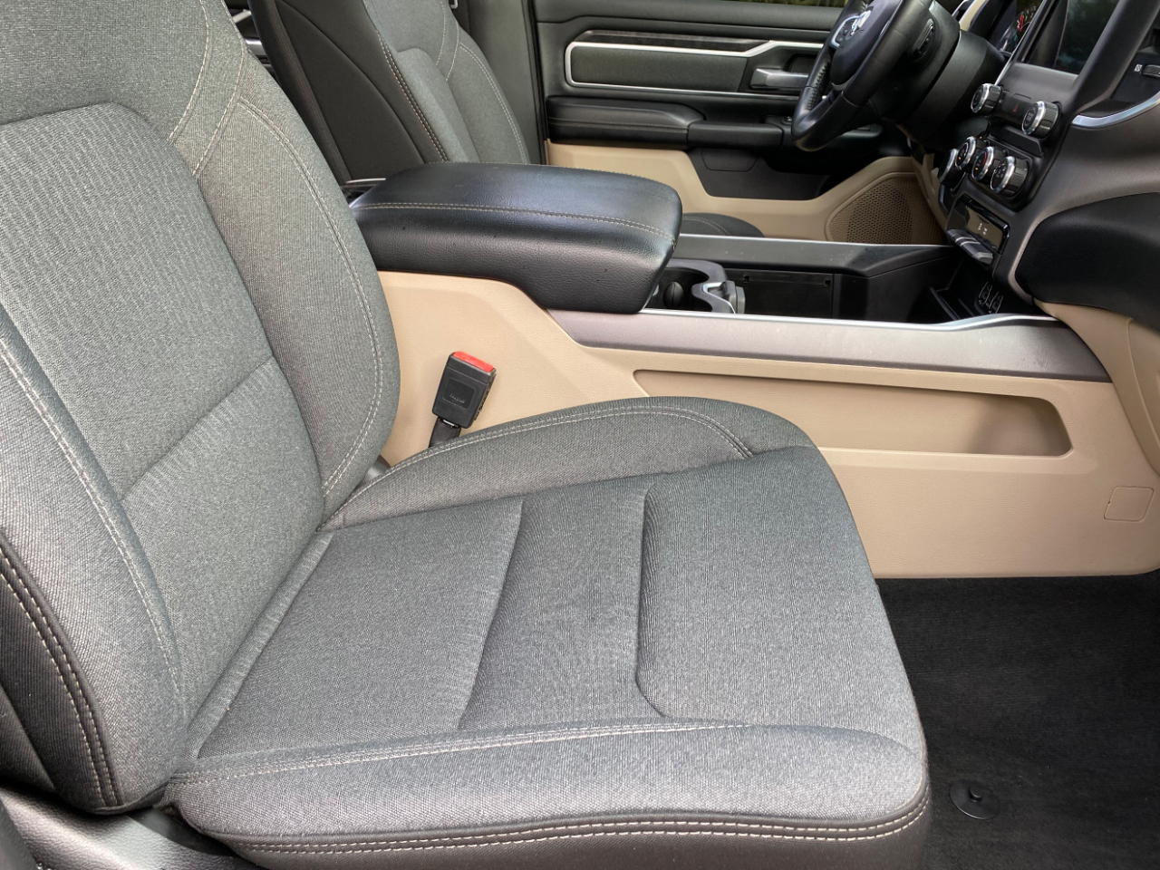 RAM 1500 Big Horn 4x2 Crew Cab 5'7" Box 2021