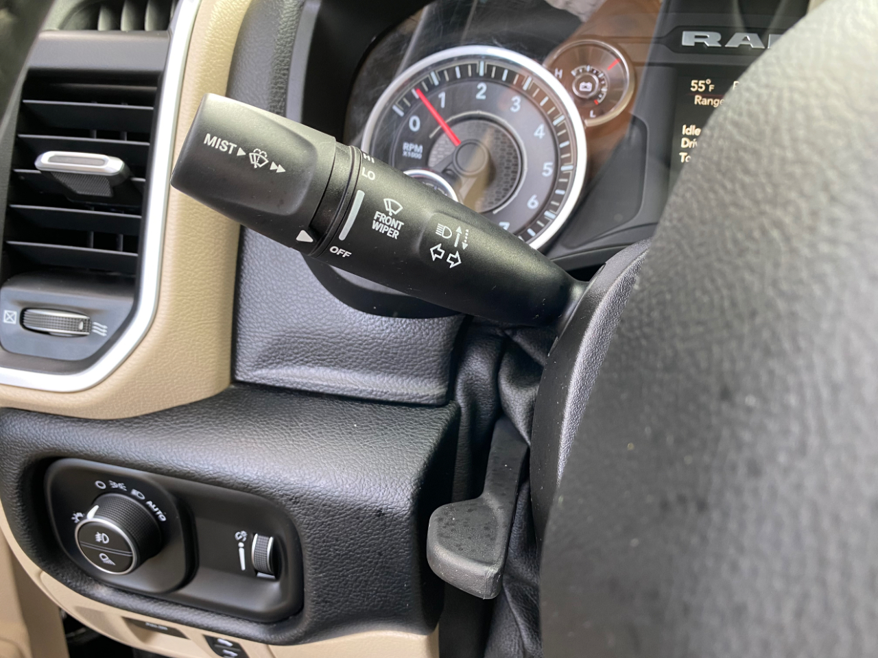 RAM 1500 Big Horn 4x2 Crew Cab 5'7" Box 2021