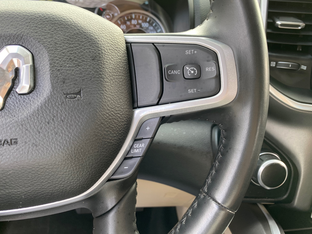 RAM 1500 Big Horn 4x2 Crew Cab 5'7" Box 2021