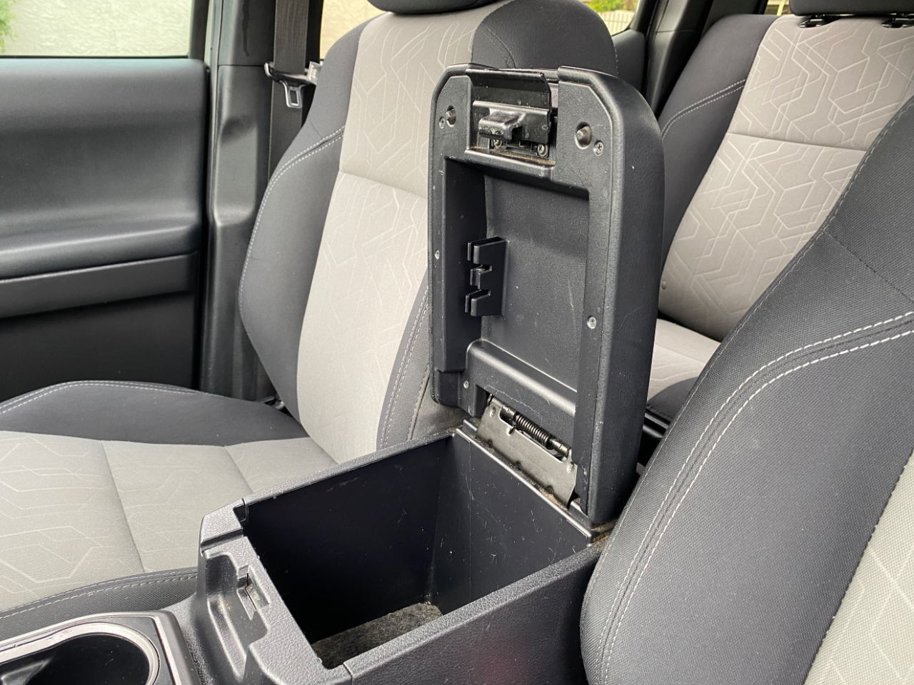 Toyota Tacoma 2WD TRD Sport Double Cab 6' Bed V6 AT (Natl) 2022