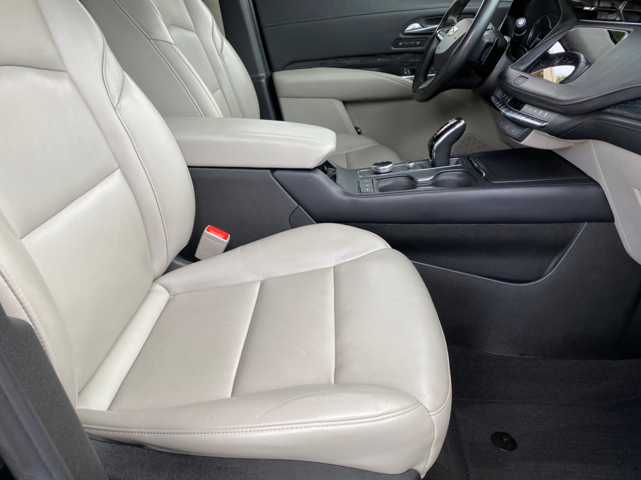 Cadillac XT4 AWD 4dr Premium Luxury 2023