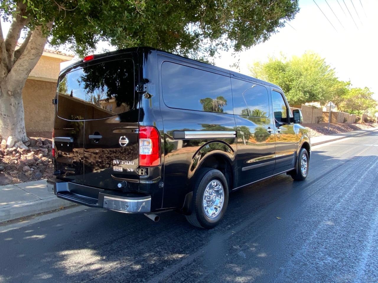 Nissan NV Passenger V6 SV 2017