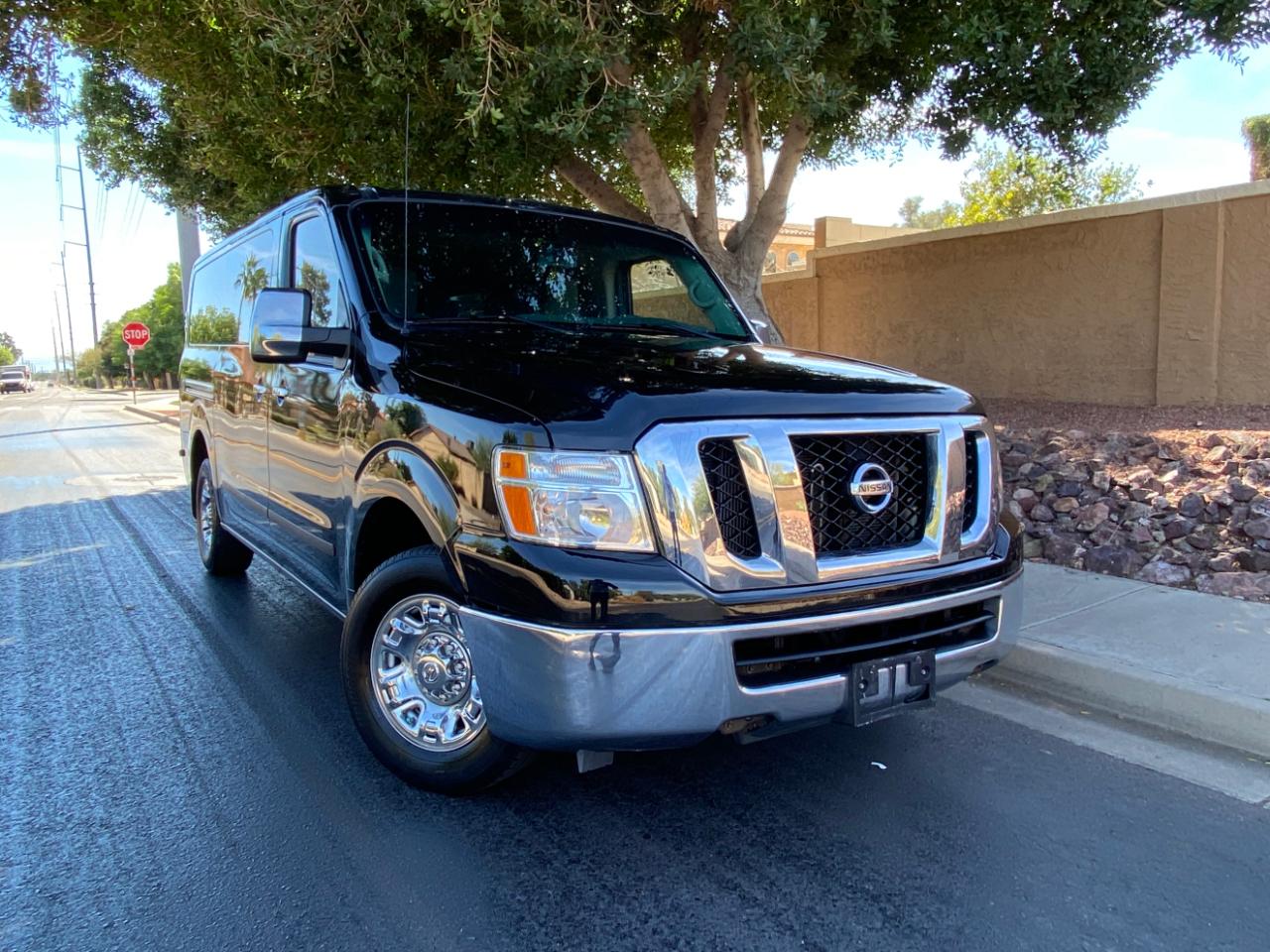 Nissan NV Passenger V6 SV 2017
