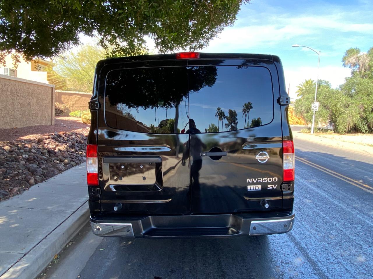 Nissan NV Passenger V6 SV 2017