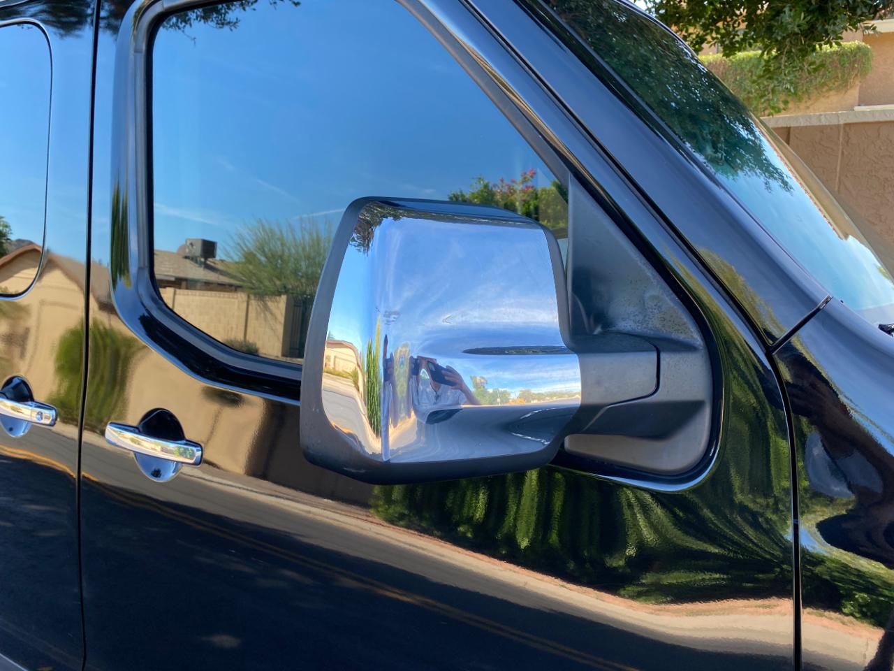 Nissan NV Passenger V6 SV 2017