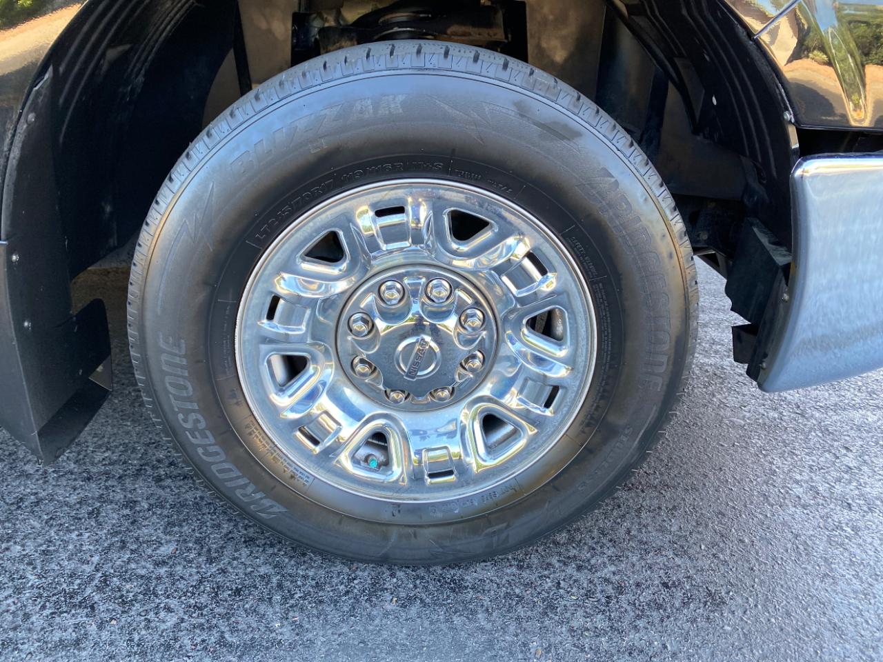 Nissan NV Passenger V6 SV 2017