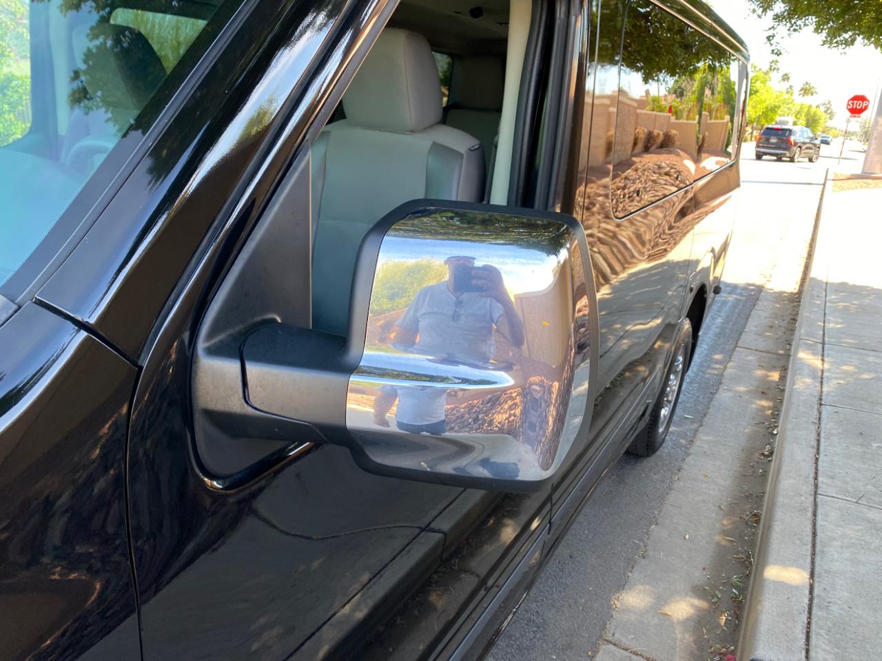 Nissan NV Passenger V6 SV 2017