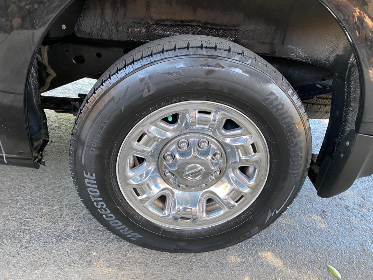 Nissan NV Passenger V6 SV 2017