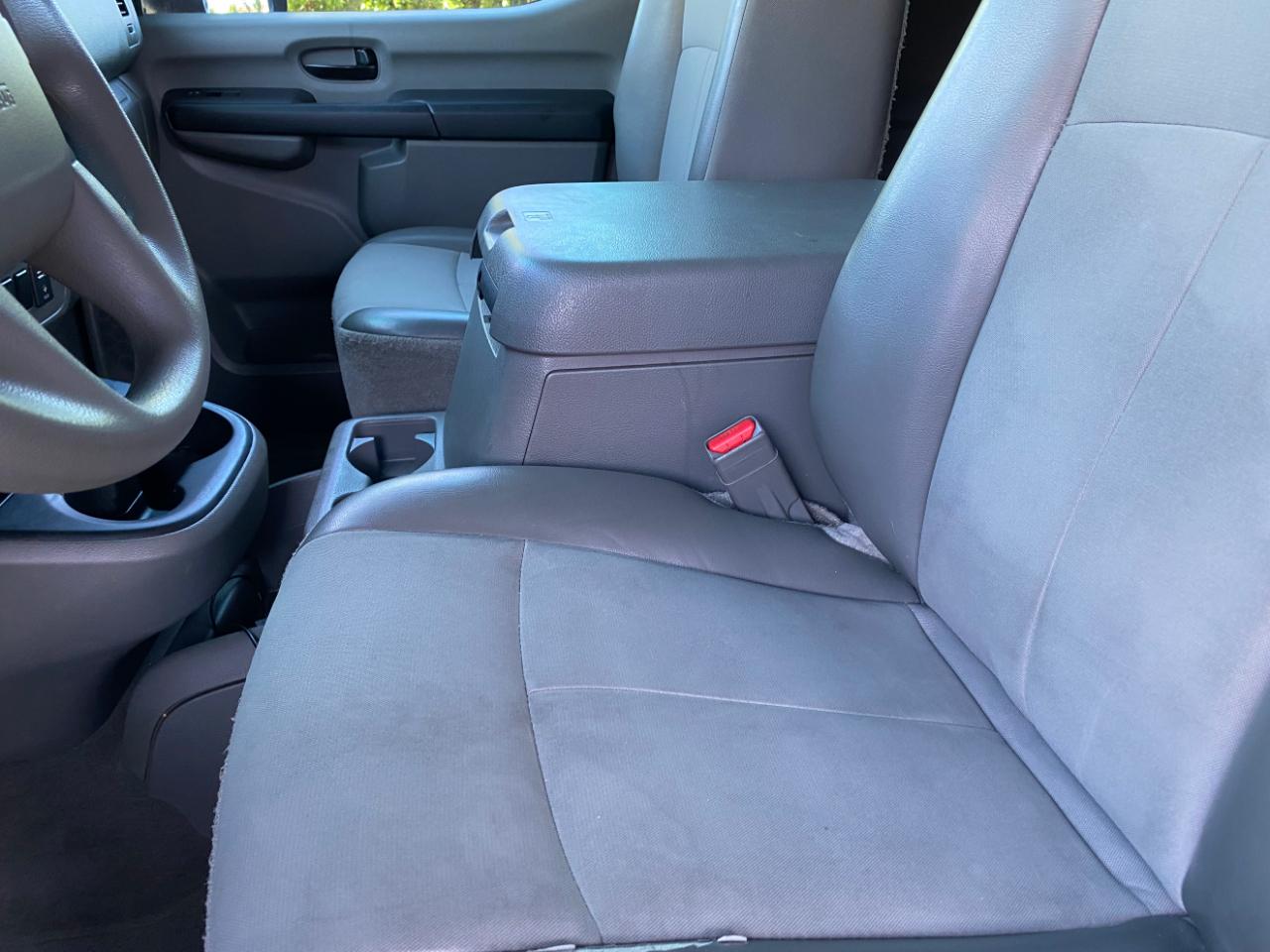 Nissan NV Passenger V6 SV 2017