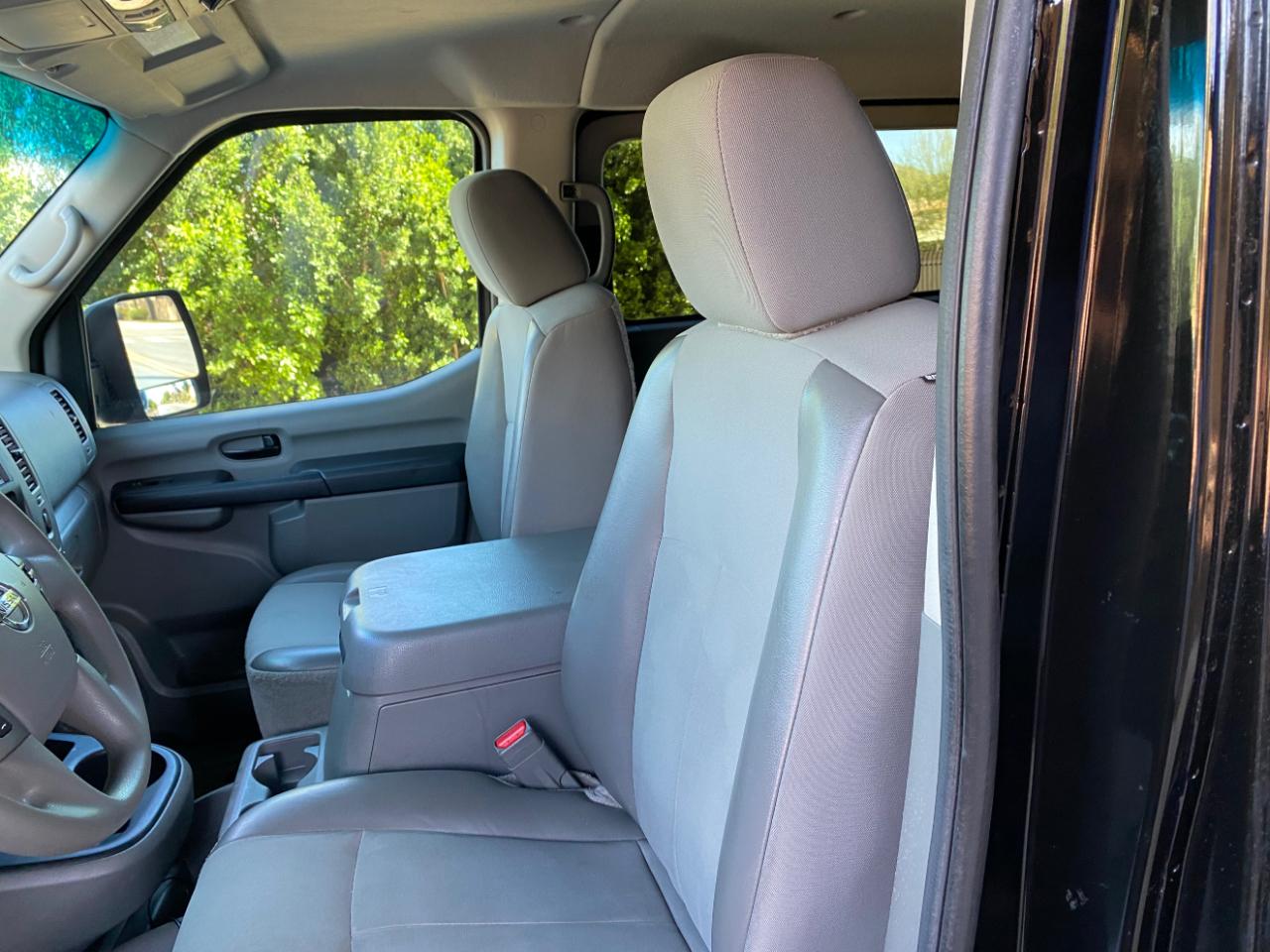 Nissan NV Passenger V6 SV 2017