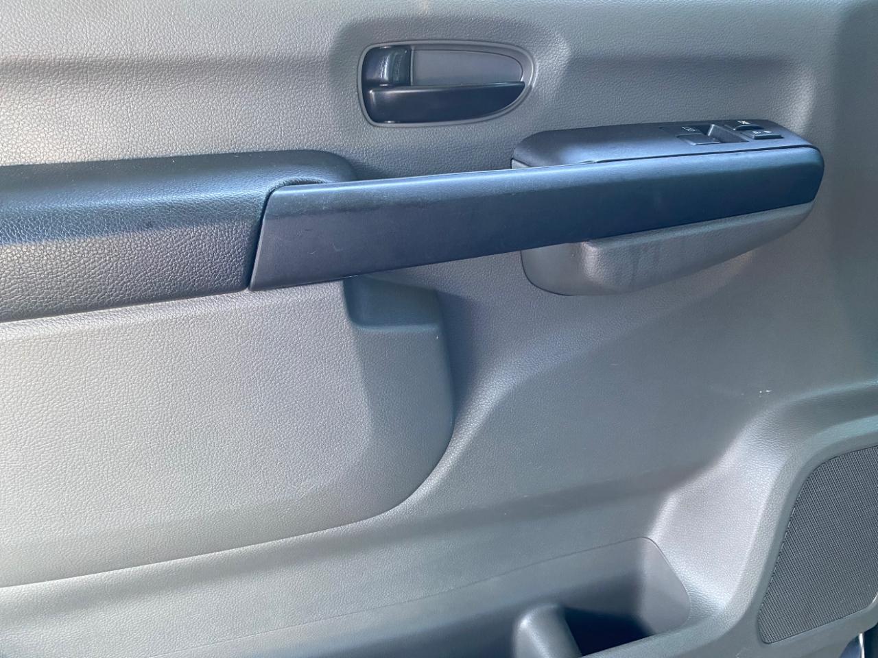 Nissan NV Passenger V6 SV 2017