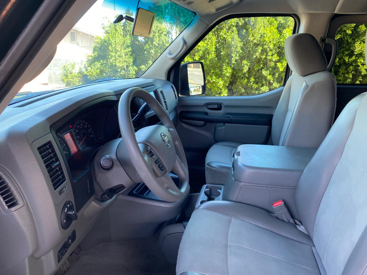 Nissan NV Passenger V6 SV 2017