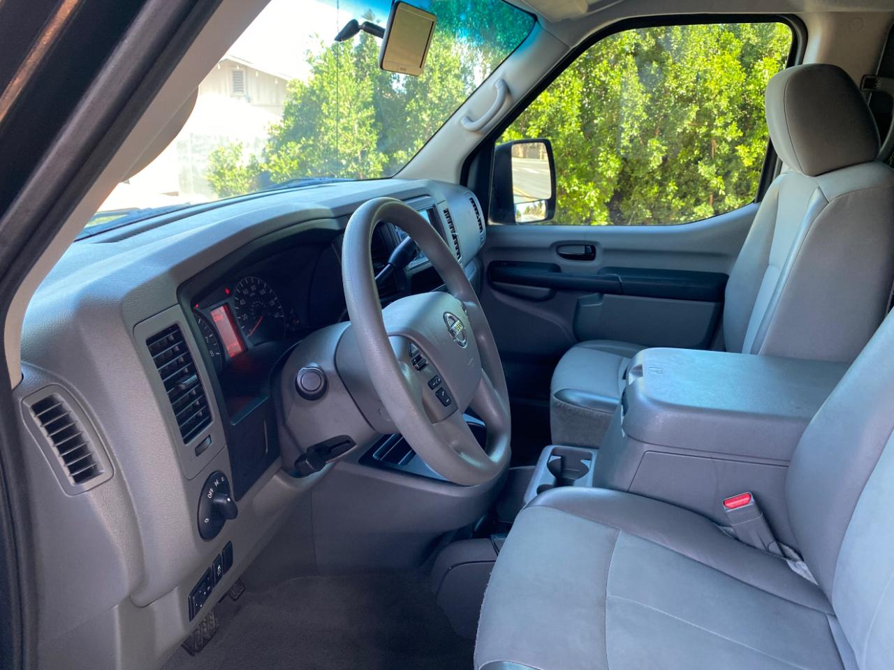 Nissan NV Passenger V6 SV 2017