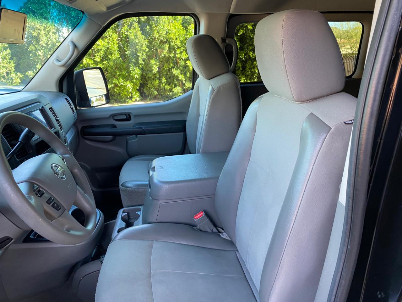 Nissan NV Passenger V6 SV 2017