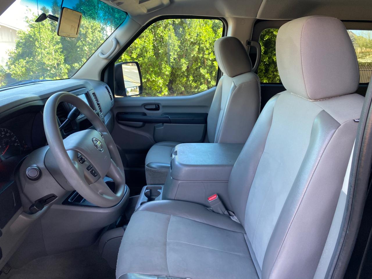 Nissan NV Passenger V6 SV 2017