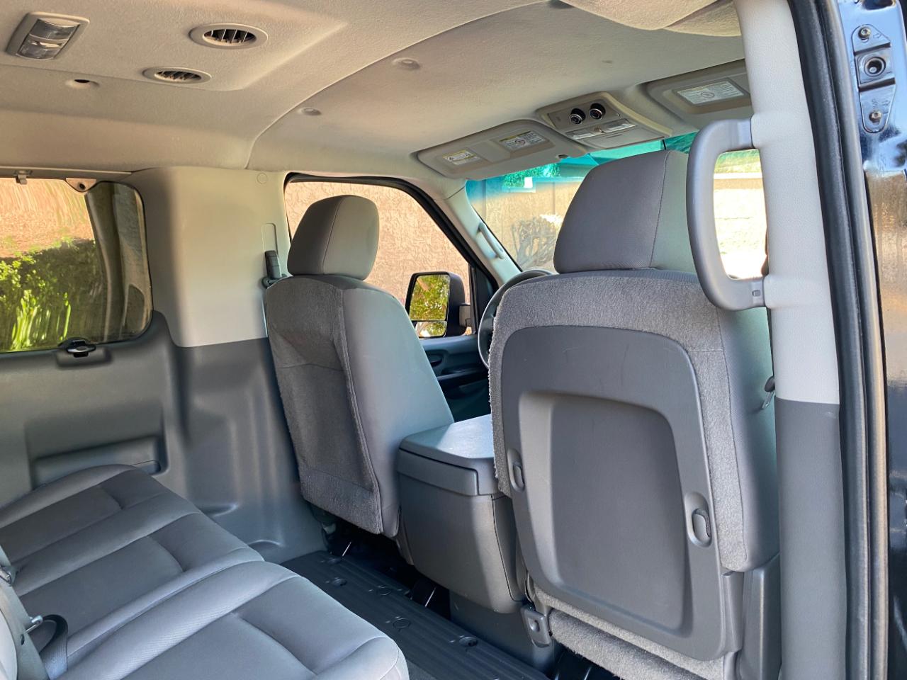 Nissan NV Passenger V6 SV 2017