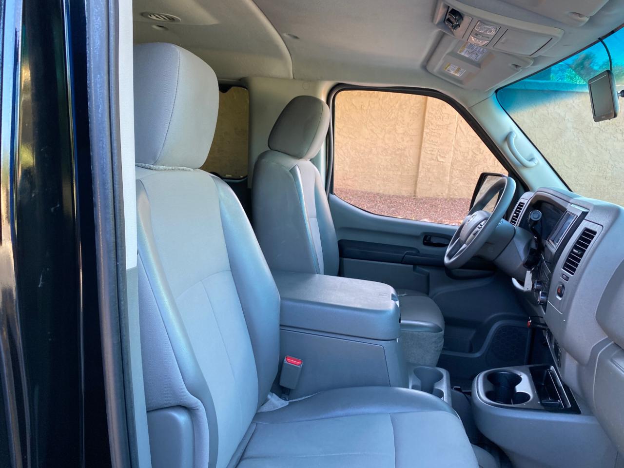 Nissan NV Passenger V6 SV 2017