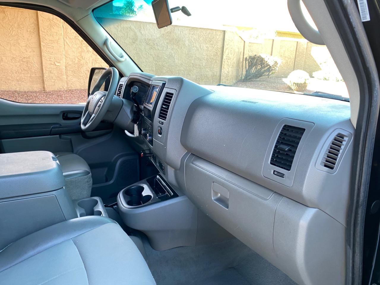 Nissan NV Passenger V6 SV 2017