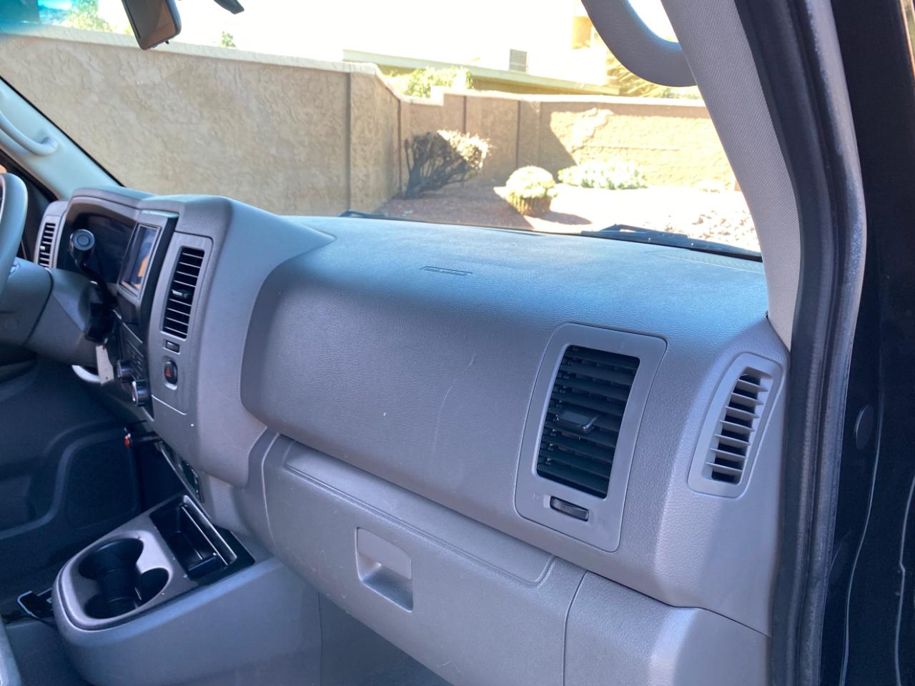 Nissan NV Passenger V6 SV 2017