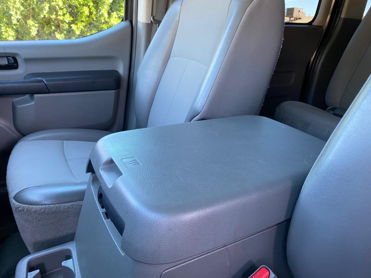 Nissan NV Passenger V6 SV 2017