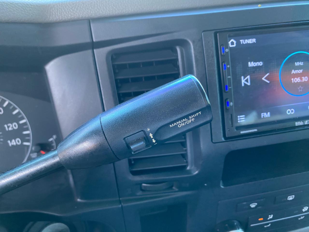 Nissan NV Passenger V6 SV 2017