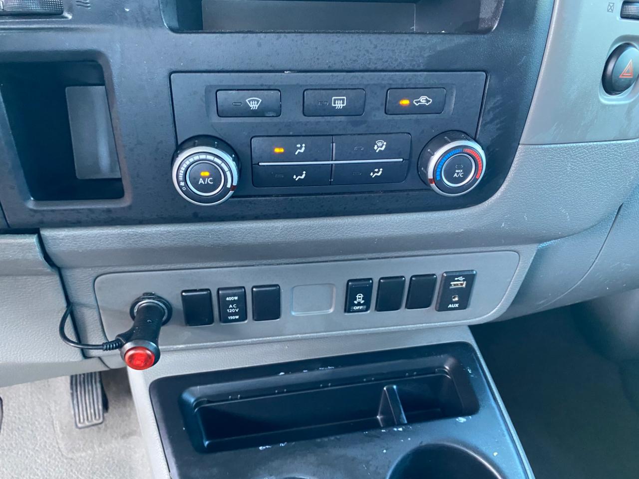 Nissan NV Passenger V6 SV 2017