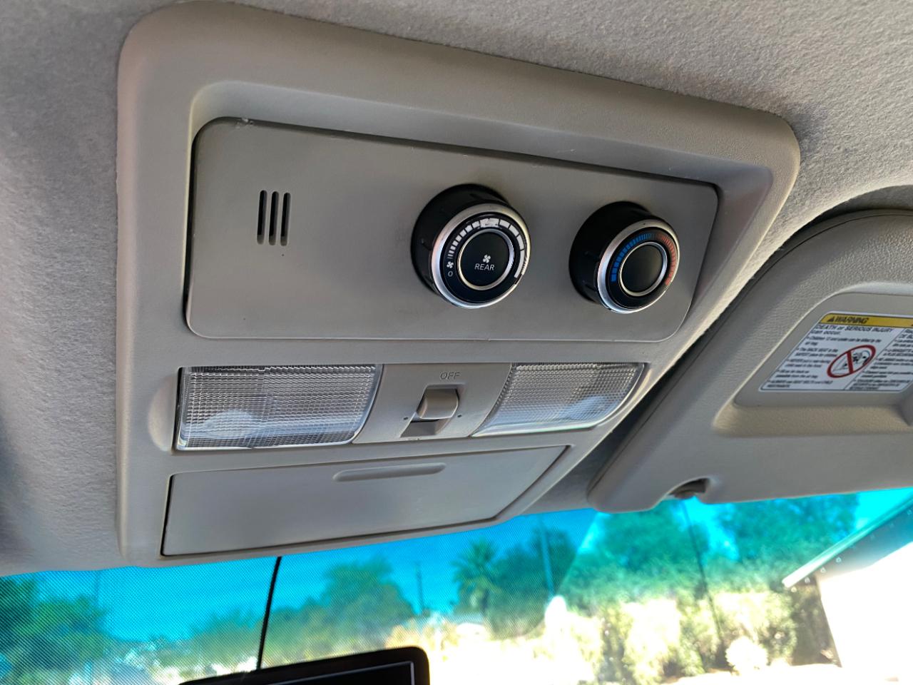 Nissan NV Passenger V6 SV 2017