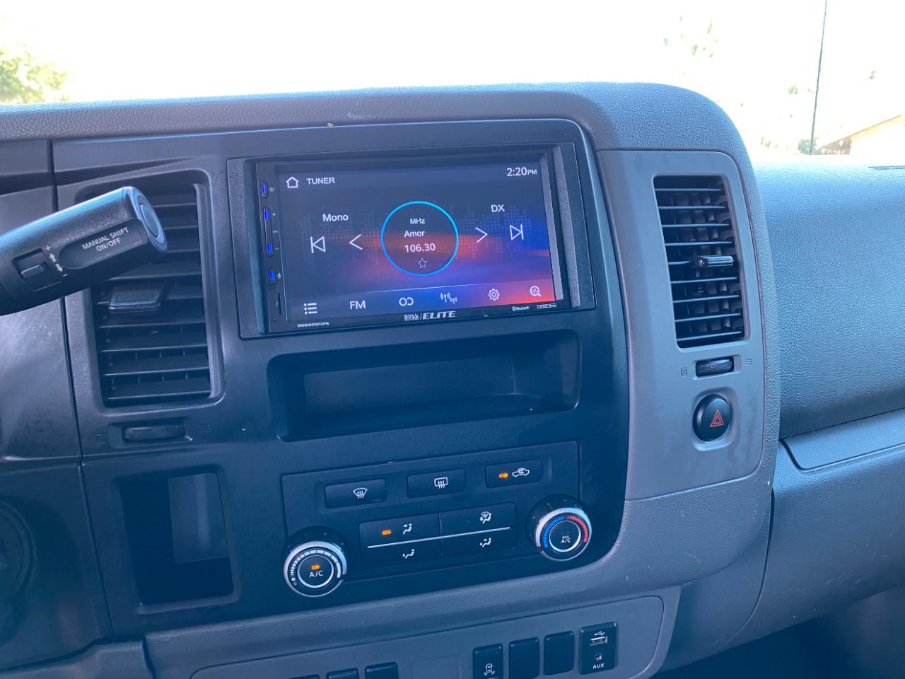 Nissan NV Passenger V6 SV 2017