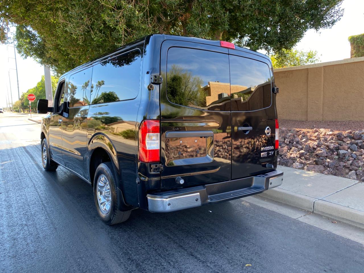 Nissan NV Passenger V6 SV 2017